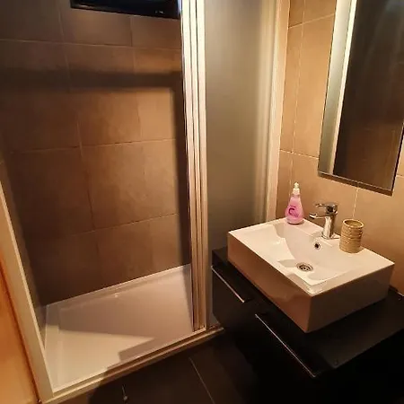 Modern 4 Double Bedroom With Pool / Garden * Valdovino