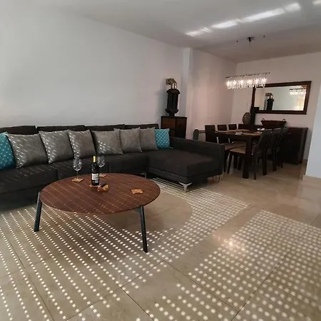 Modern 4 Double Bedroom With Pool / Garden Prázdninový dům
