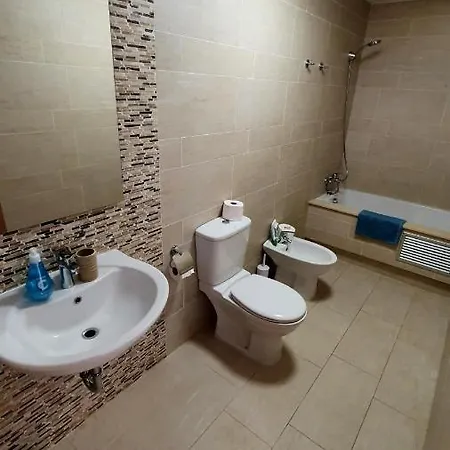 Modern 4 Double Bedroom With Pool / Garden Holiday home