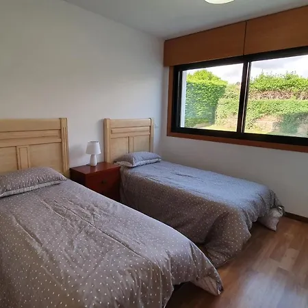 Modern 4 Double Bedroom With Pool / Garden *
