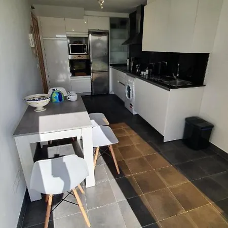 Modern 4 Double Bedroom With Pool / Garden Holiday home